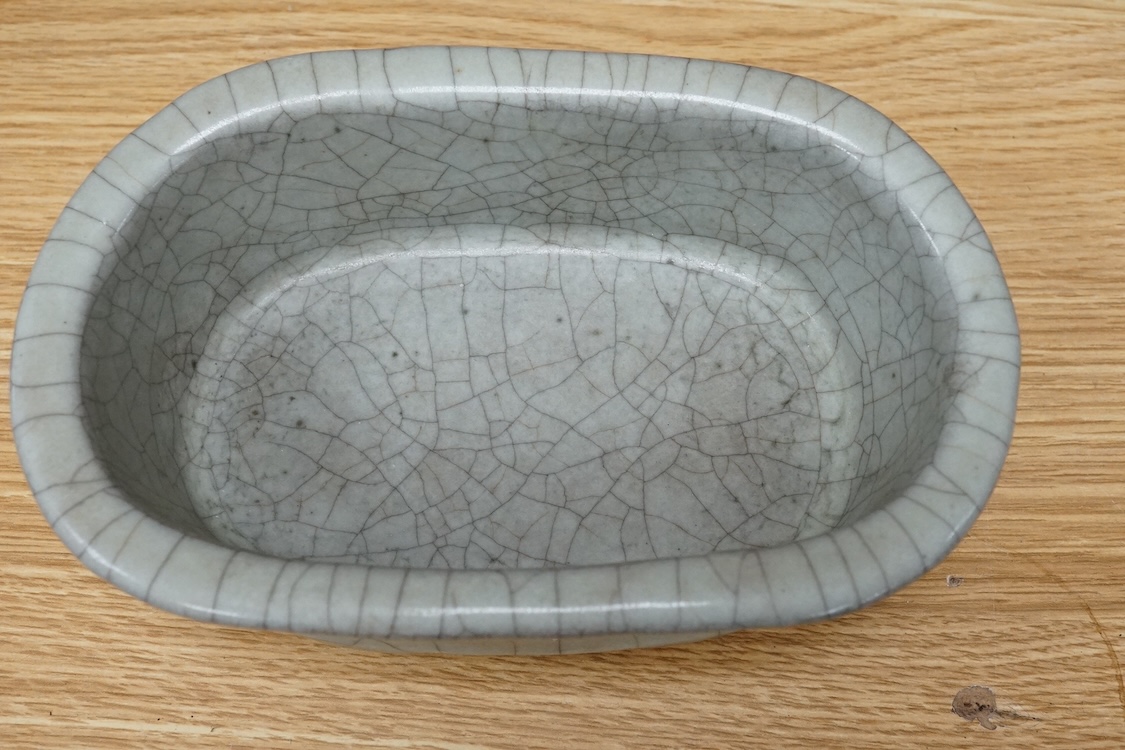 A Chinese crackle glaze celadon footed bowl, 21cm